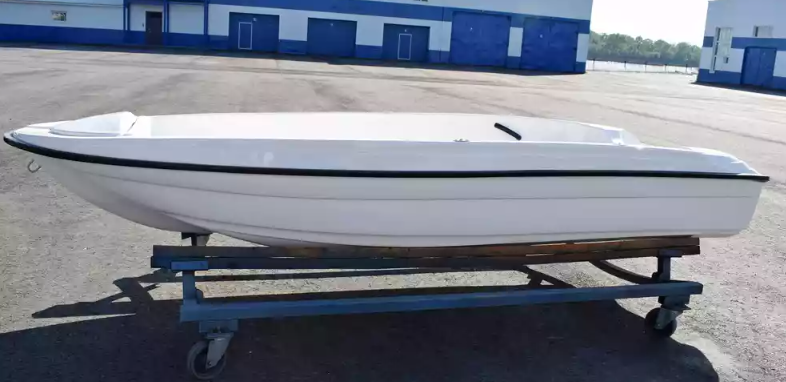 Стеклопластиковая лодка Пингвин (тримаран) в Курске