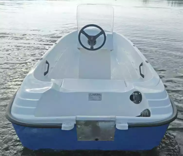 Стеклопластиковая лодка Пингвин с консолью (тримаран) в Курске