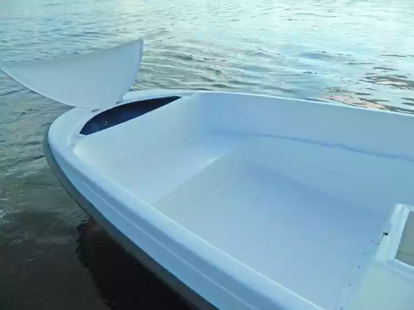 Стеклопластиковая лодка Пингвин с консолью (тримаран) в Курске