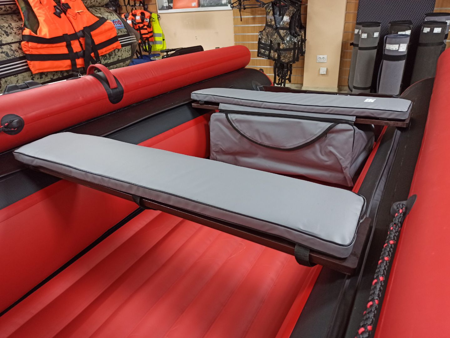 КОМПЛЕКТ МЯГКИХ НАКЛАДОК С СУМКОЙ ДЛЯ ЛОДОК 90Х20 СЕРЫЙ в Курске