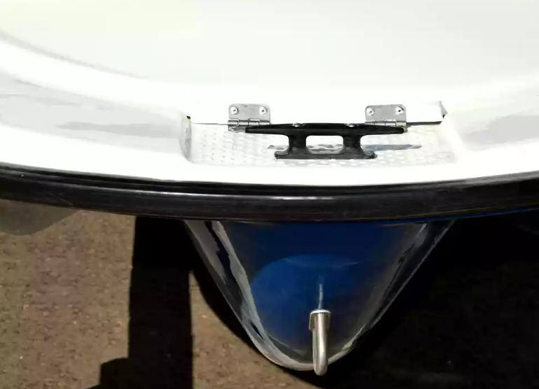 Стеклопластиковая лодка Пингвин с консолью (тримаран) в Курске