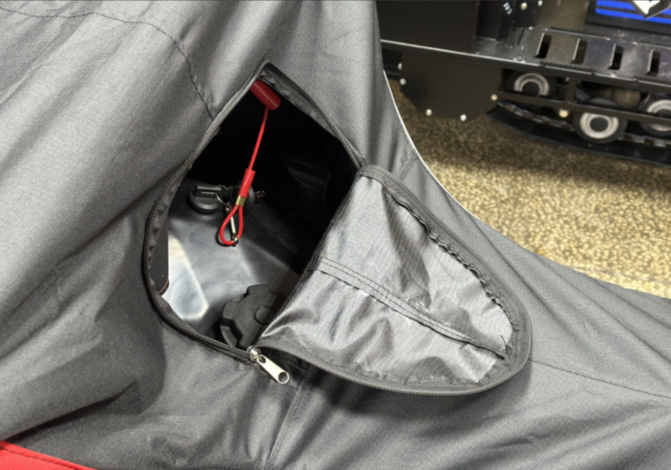 Чехол транспорт. снегохода IKUDZO HUNTER черно-красный Оксфорд ПРЕМИУМ качества с лого IKUDZO в Курске