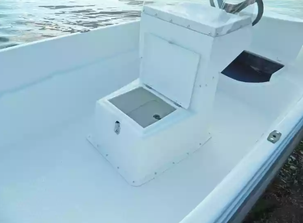 Стеклопластиковая лодка Пингвин с консолью (тримаран) в Курске