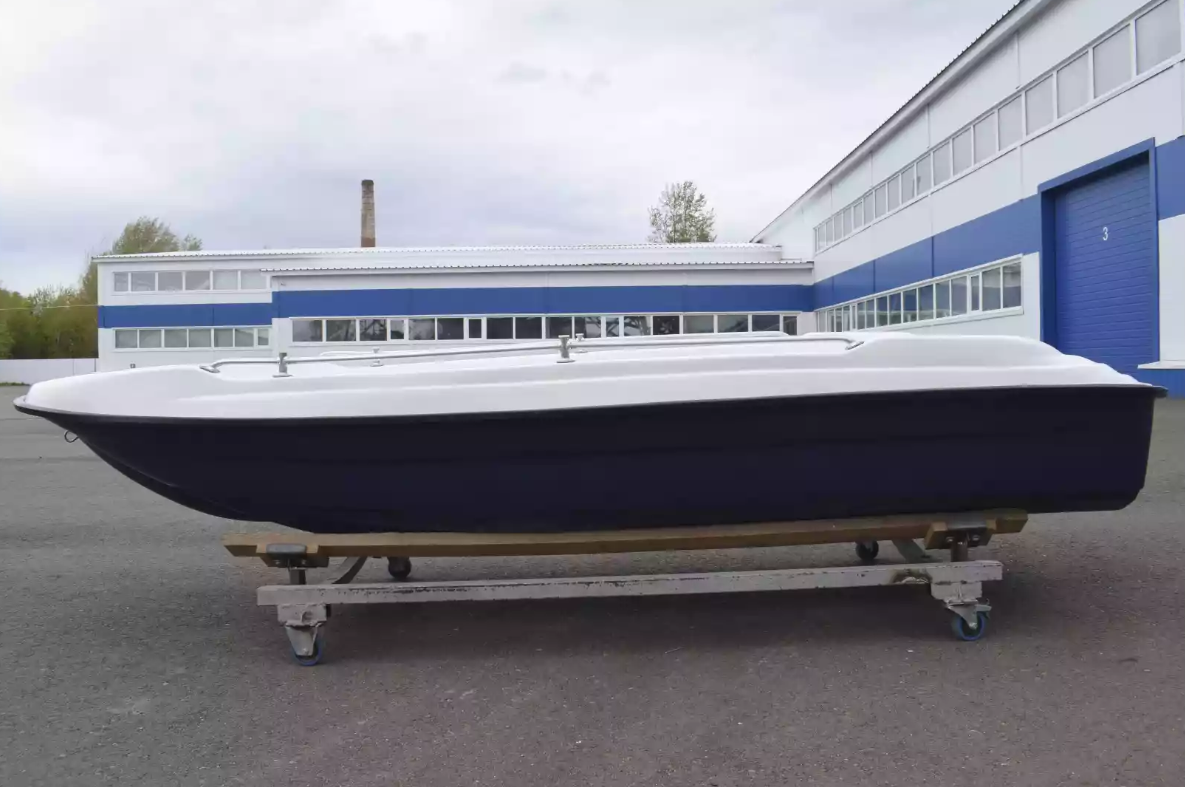 Стеклопластиковая лодка Пингвин New (тримаран) в Курске