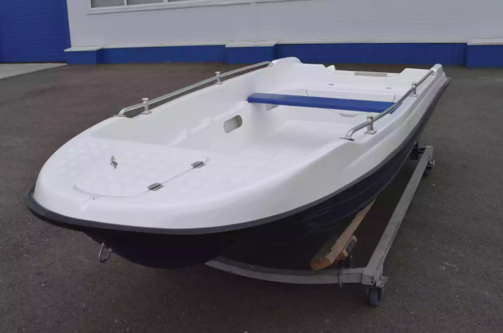 Стеклопластиковая лодка Пингвин New (тримаран) в Курске